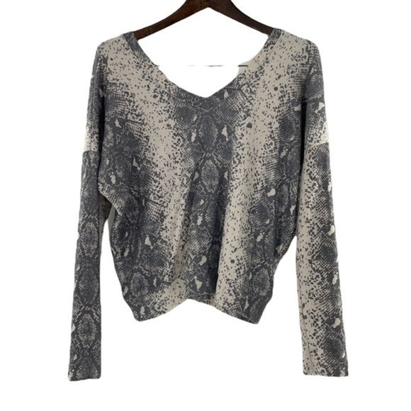 WILDFOX Python Stripe Daphne V-Neck long sleeve top - Picture 2 of 13